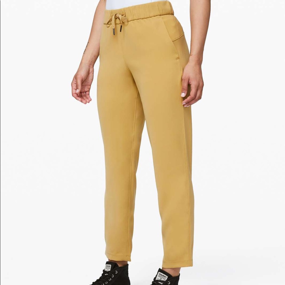 Lululemon On the Fly 7/8 Pants Woven Vintage Gold